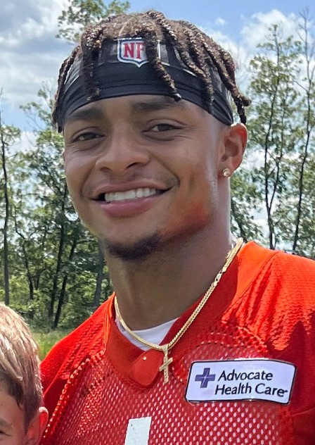 How tall is Justin Fields?